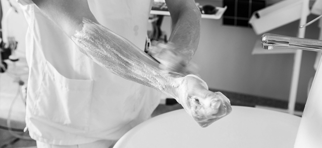 Nurse_desinfecting_hands_so Nurse_desinfecting_hands_so